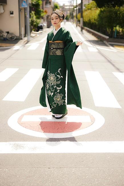 振袖　グリーン　個性派