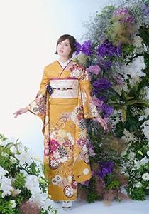 イエロー　振袖　黄色